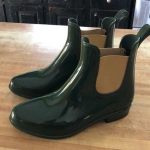 Women’s rain boots
